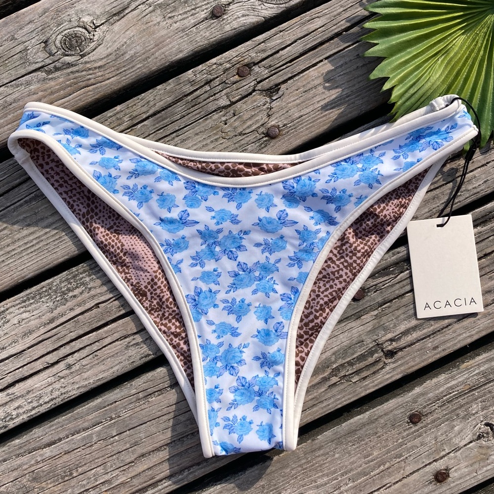 ACACIA - Parker Piped Bikini Bottoms in Petite Rose
- L